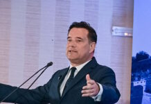 Ο Γεωργιάδης τρολάρει τον Ανδρουλάκη για το κόκκινο γαρύφαλλο: Η έλευση του κόμματος Τσίπρα έχει άμεσες επιπτώσεις