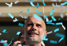 Ο Πεπ Γκουαρντιόλα αποθεώθηκε στην τελευταία του παρέλαση με την Σίτι: Χιλιάδες φίλαθλοι με δάκρυα στα μάτια στο Μάντσεστερ