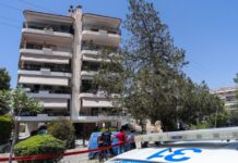 Ηλιούπολη: «Είδα τις δύο κοπέλες στο πάτωμα μέσα στα αίματα, μιλούσα στην μία, έβγαζε επιφωνήματα», περιγράφει γειτόνισσα