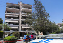 Ηλιούπολη: Οι 17χρονες άφησαν σημείωμα πριν πέσουν στο κενό – «Συγγνώμη, σας αγαπάμε πολύ»