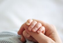 Βόλος: Αγωνία για βρέφος, φόβοι ότι κατάπιε ποντικοφάρμακο