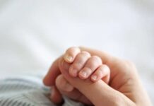 Λαμία: Στη φυλακή γονείς που κακοποιούσαν το νεογέννητο μωρό τους – «Καταπέλτης» ο εισαγγελέας