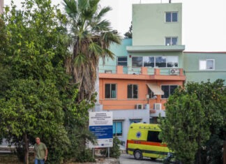 Αμαλιάδα: Άγρια επίθεση 13χρονων σε συμμαθήτριά τους – Τις χώρισε η καθηγήτριά τους, στο νοσοκομείο το θύμα