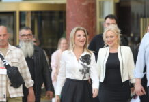 Οι 4 σωματοφύλακες της Μαρίας Καρυστιανού και οι εικόνες που παρέπεμπαν σε άλλη εποχή