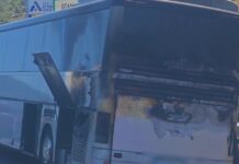Φωτιά ξέσπασε σε τουριστικό λεωφορείο στην Περιφερειακή Υμηττού – Διακοπή κυκλοφορίας στη δεξιά λωρίδα