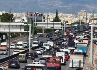 Τριήμερο Αγίου Πνεύματος: «Έμφραγμα» στον Κηφισό, προβλήματα στην Αττική Οδό – Καθυστερήσεις σε Λεωφόρο Αθηνών