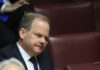 Τέμπη: Στην ανάκριση για τον Κώστα Καραμανλή κατέθεσαν οι οικογένειες Ρούτσι και Παπαγγελή