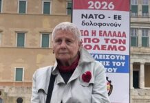 Πρωτομαγιά: «Είμαι εδώ γιατί αντικαθιστώ τους 200 της Καισαριανής» – Ποια είναι η 80χρονη που καθόταν στη μέση της Λ. Αμαλίας