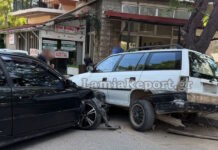 Τροχαίο στη Λαμία: Αυτοκίνητο «καρφώθηκε» σε παρκαρισμένο, βίντεο και φωτογραφίες