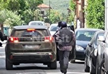 Ληστεία στην Κάτω Τιθορέα: Πληροφορίες πως οι δράστες κρύβονται πίσω από το χτύπημα με τα καλάσνικοφ στα ΕΛΤΑ Καλαβρύτων το 2025