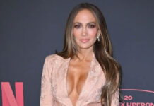 Jennifer Lopez: Παραδίδει μαθήματα monochromatic makeup με τον πιο chic blush-pink συνδυασμό