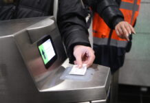 Αυξάνονται στα 100 ευρώ από σήμερα τα πρόστιμα στα ΜΜΜ για τους επιβάτες που δεν έχουν εισιτήριο