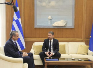 Μαξίμου και Χαριλάου Τρικούπη σε τροχιά μετωπικής σύγκρουσης με φόντο τις δημοσκοπήσεις