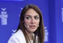 Η Δόμνα Μιχαηλίδου για τη Γιορτή της Μητέρας: Μαμά είναι τα μαλλιά που έπεσαν, η κούραση, τα πρώτα βήματα