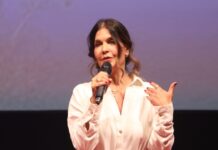 Τα σχόλια στα social για την εμφάνιση της Κατερίνας Μουτσάτσου στο κόμμα της Μαρίας Καρυστιανού: «Όταν η ακροδεξιά ψέκα χτυπάει κόκκινο»