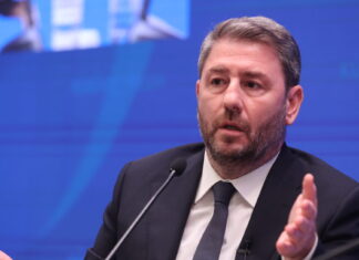 Ανδρουλάκης κατά Κακλαμάνη για τις υποκλοπές: «Α λα καρτ οι ευαισθησίες του για τις διαρροές από τον διάλογο με τον Δεμίρη»