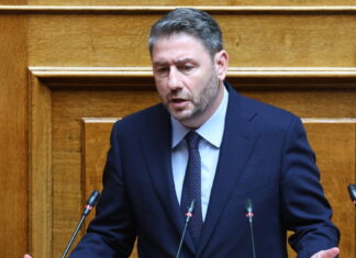 Το ΠΑΣΟΚ με το δάκτυλο στην σκανδάλη: Πίεση στη Βουλή για Εξεταστική, ανοιχτό το χαρτί της δυσπιστίας
