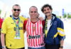 Euroleague Final Four: Φίλαθλοι του Ολυμπιακού και της Φενερμπαχτσέ αγκαλιά έξω από το T- Center πριν τον μεγάλο ημιτελικό