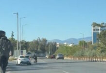 Βίντεο σοκ στην παραλιακή: Αναβάτης σε πατίνι κινείται με μεγάλη ταχύτητα στην αριστερή λωρίδα και παραλίγο να πέσει