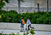 Τέλος τα ηλεκτρικά πατίνια για τους ανήλικους: Έρχεται νομοσχέδιο που απαγορεύει τη χρήση τους