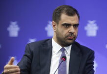 ΠΑΣΟΚ κατά Μαρινάκη: «Μετρ της παραπλάνησης και της προπαγάνδας»