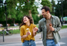 ‘Stack Dating’ Trend: Μήπως θα σε βοηθήσει στα ραντεβού;