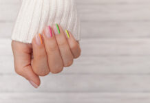 Οι ρίγες στα νύχια είναι in – Τα nail designs που αξίζει να υιοθετήσετε