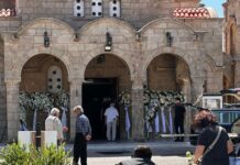 Ρόδος: Οδύνη στην κηδεία της 57χρονης μητέρας και της 26χρονης κόρης της που σκοτώθηκαν στο τροχαίο