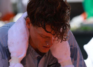 Ο Γιανίκ Σίνερ δεν άντεξε τη ζέστη στο Roland Garros: Το βίντεο που κάνει εμετό