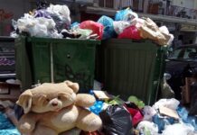 Θεσσαλονίκη: Φέρετρο, βάρκα ως αντιδραστήρια αιματολογικών τεστ – Τα πιο παράξενα αντικείμενα που μάζεψαν από κάδους σκουπιδιών