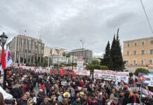 Πρωτομαγιά 2026: Πλήθος κόσμου στη συγκέντρωση στο Σύνταγμα με πανό και συνθήματα