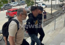 Θεσσαλονίκη: Η «αιματοβαμμένη» σκηνή του εγκλήματος και η απαθής αντίδραση του 30χρονου που δολοφόνησε τον 67χρονο πατέρα του