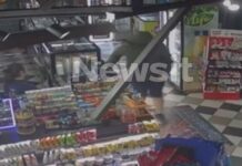 Θεσσαλονίκη: Η στιγμή που 31χρονος εισβάλλει σε μίνι μάρκετ και απειλεί υπάλληλο με σουγιά – Βίντεο ντοκουμέντο