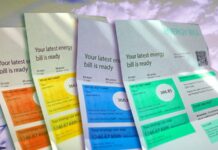 Τα «ψιλά» γράμματα στα τιμολόγια ρεύματος: Τι ισχύει με την έκπτωση συνέπειας, την ρήτρα πρόωρης αποχώρησης και τις… «κρυφές» χρεώσεις