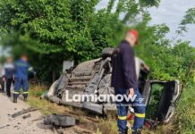 Λαμία: Σφοδρή σύγκρουση δύο αυτοκινήτων σε διασταύρωση – Εγκλωβίστηκε ο οδηγός του αυτοκινήτου που τούμπαρε
