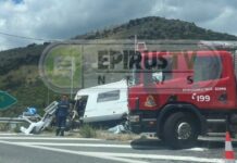 Επιχείρηση απεγκλωβισμού τετραμελούς οικογένειας μέσα από τροχόσπιτο στην Ιόνια Οδό