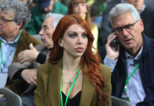 Η Βάσια Αναστασίου του ΠΑΣΟΚ για Αλέξη Τσίπρα: «Να λουστεί δύο φορές, γιατί είναι έντονη η μπογιά»