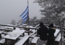 Καιρός: Χιόνια στον Όλυμπο την Πρωτομαγιά – Βροχές, μποφόρ και χαμηλές θερμοκρασίες σε όλη τη χώρα