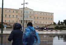 Καιρός: Χαμηλές θερμοκρασίες, βροχές και ισχυροί βοριάδες το Σαββατοκύριακο – Αλλαγή σκηνικού από Δευτέρα