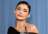 Νύχια καλοκαίρι 2026: Το λαμπερό γαλλικό της Kylie Jenner