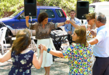 Πανηγύρι στη Βαρβαριάδα Ευρυτανίας – Κλαρίνο και χορός στο μικρό χωριό που αρνείται να σβήσει (video)