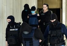 Δολοφονία στον Άγιο Δημήτριο: Με εντάσεις και ξεσπάσματα η δίκη των τριών 20χρονων για εμπλοκή στην υπόθεση
