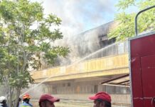 Φωτιά στο Αιγάλεω σε αποθήκη με τουριστικά – Διακοπή κυκλοφορίας