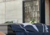Κηδεία Ανδρέα Μαζαράκη: Τυλιγμένο με τη σημαία του Αστέρα Εξαρχείων το φέρετρο – Η χειραψία του Άδωνι Γεωργιάδη με τον Αλέξη Τσίπρα