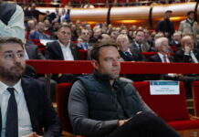 Κασσελάκης προς ΠΑΣΟΚ: «Οι Δημοκράτες δεν μετακινούνται, προχωρούν μπροστά»