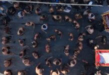 Ασούρα: Το σκληρό έθιμο του αυτομαστιγώματος των Σιιτών μουσουλμάνων στον Πειραιά