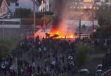 «Φλέγεται» το Μπέλφαστ – Μαρτυρίες μεταναστών για τα ακραία επεισόδια ρατσιστικής βίας