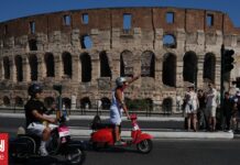 Πάνω από 10.000 βέσπες κατέκλυσαν στη Ρώμη – Εντυπωσιακές εικόνες γύρω από το Κολοσσαίο