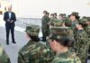 Ο Νίκος Δένδιας επισκέφτηκε τις εθελόντριες στρατιωτίνες στο στρατόπεδο της Λαμίας – «Προσφέρουν ένα λαμπρό παράδειγμα στον Ελληνισμό»