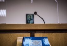 Βόλος: 53χρονος προσπάθησε να βγάλει τα μάτια του αδερφού του – «Είμαι αθώος» δήλωσε στο δικαστήριο, όμως δεν έπεισε